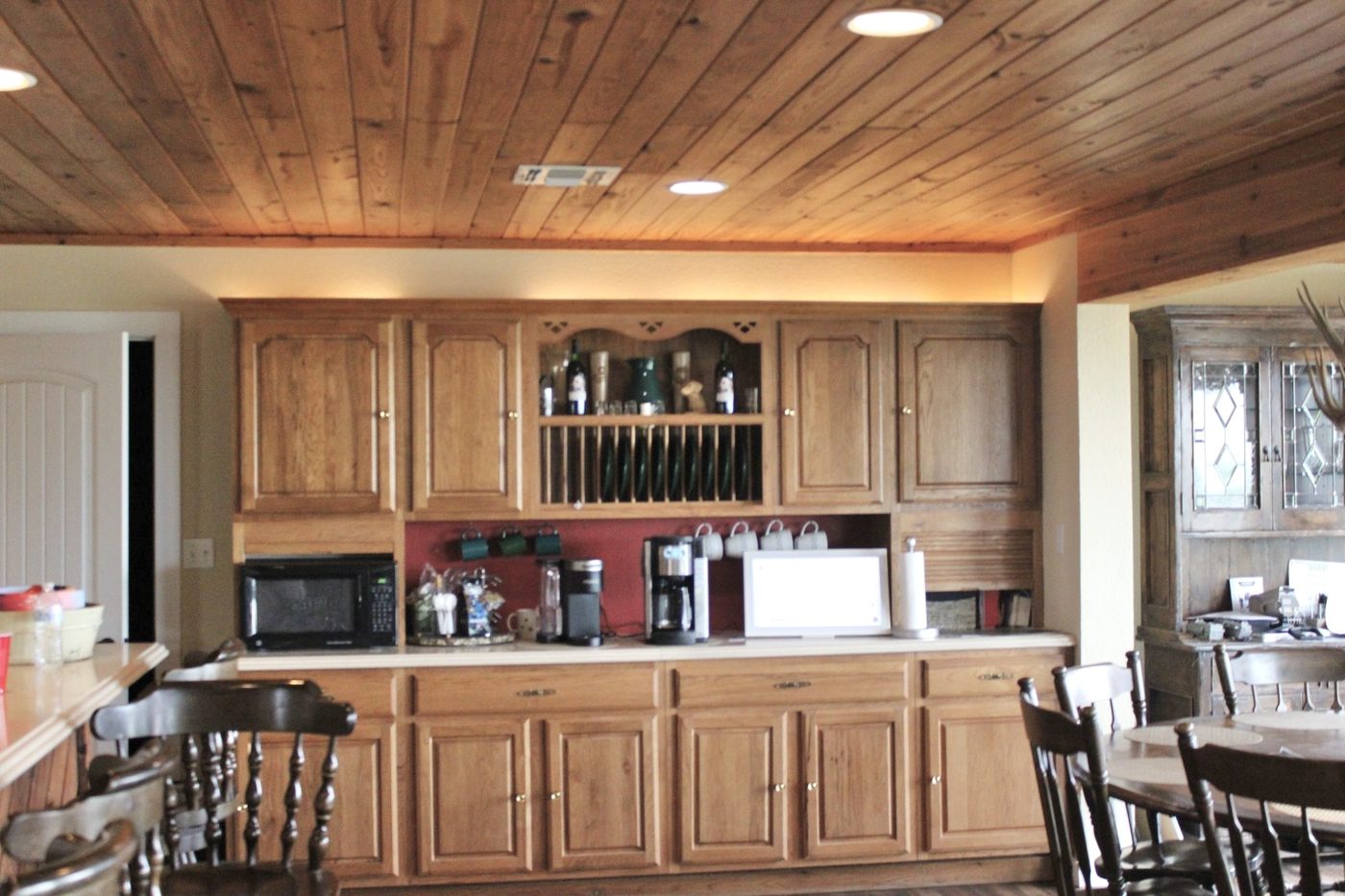 Lodge kitchen and bar